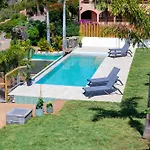 Rosa De Ara Daire *